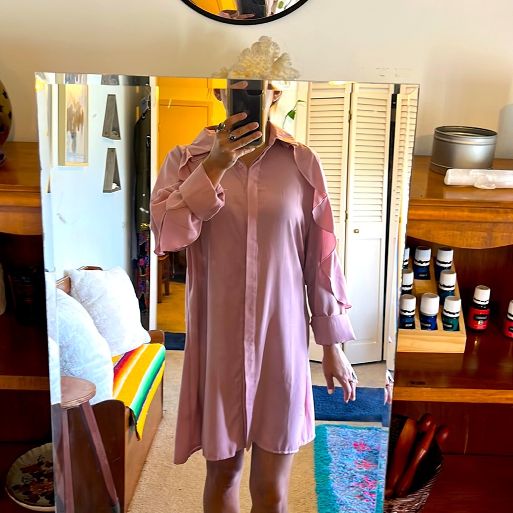 Adorable Pretty Little Thing  Ruffle Sleeve Mauve Button Down Dress - sz 16